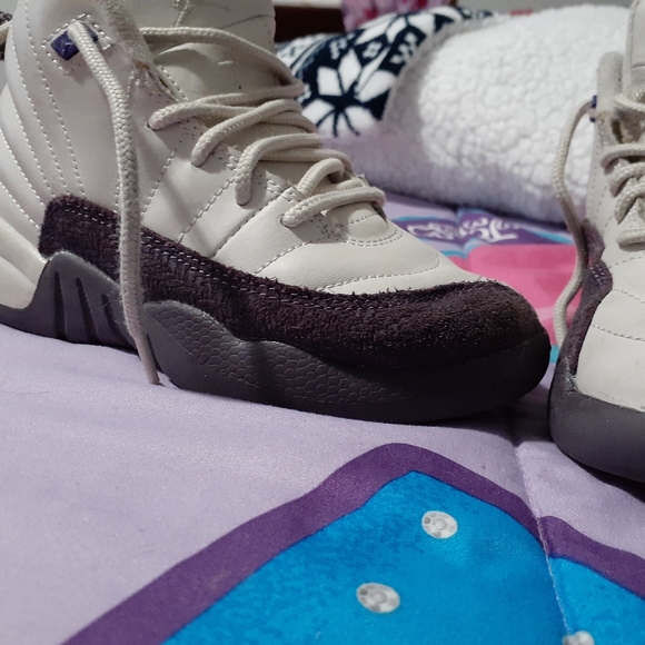 Jordan 12 - Picture 2 of 2